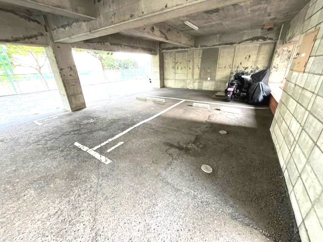 パークハイツ青谷の駐車場