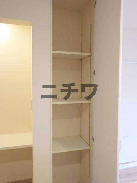 Safran Mejiroの内装|★キッチン横には高さ調整可能な棚がついてます★