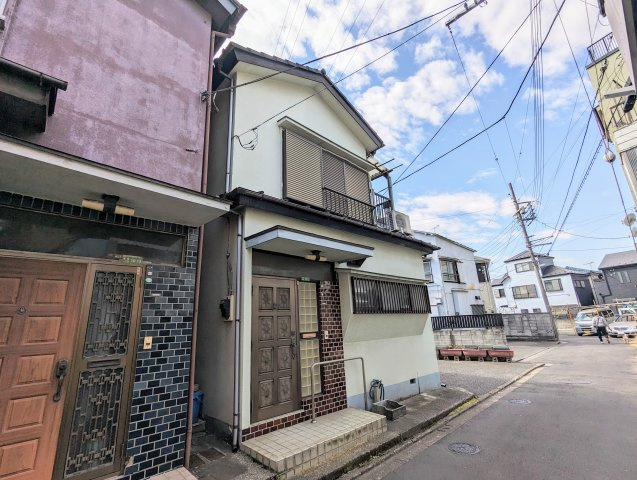 足立区関原１丁目の建築条件付売地の前面道路含む現地写真