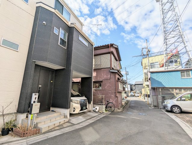 足立区関原１丁目の建築条件付売地の前面道路含む現地写真