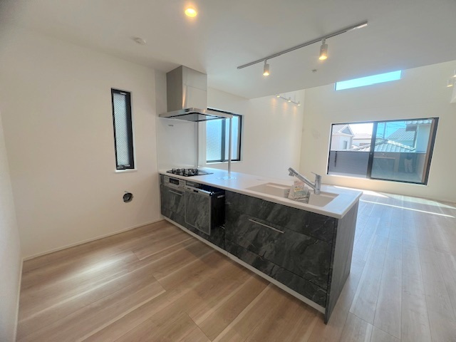 茅ヶ崎市南湖3丁目　新築戸建　2号棟のキッチン|キッチンスペース◇◇