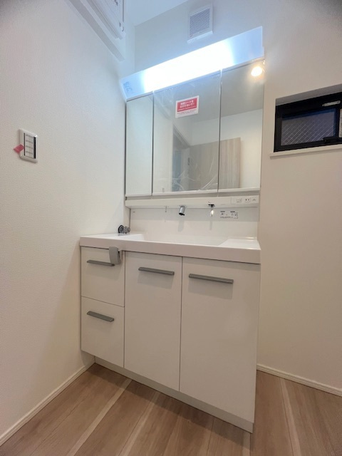 茅ヶ崎市南湖3丁目　新築戸建　2号棟の独立洗面台|朝の身支度もスムーズ洗面化粧台♪