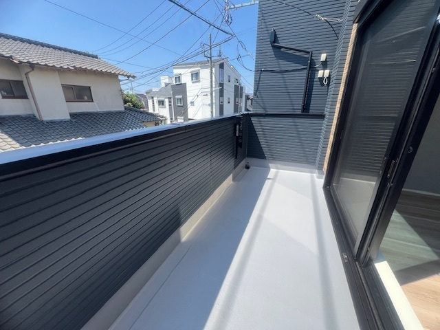 茅ヶ崎市南湖3丁目　新築戸建　2号棟のバルコニー|2階バルコニー◇◇