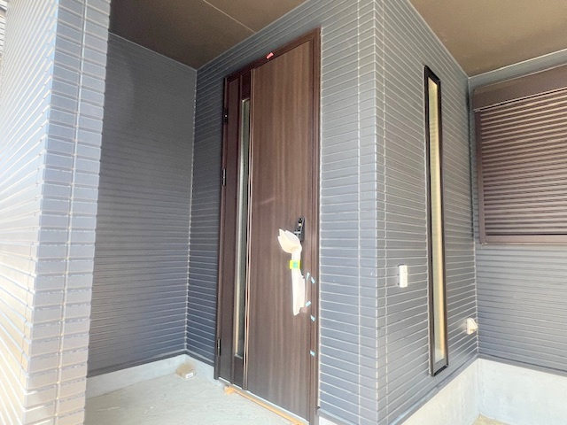 茅ヶ崎市南湖3丁目　新築戸建　2号棟の玄関|玄関アルコープ付き◇◇