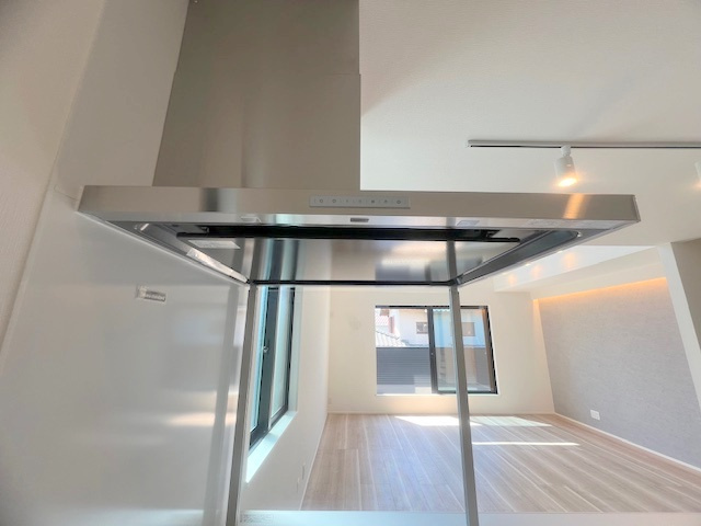 茅ヶ崎市南湖3丁目　新築戸建　2号棟のキッチン|レンジフード♪