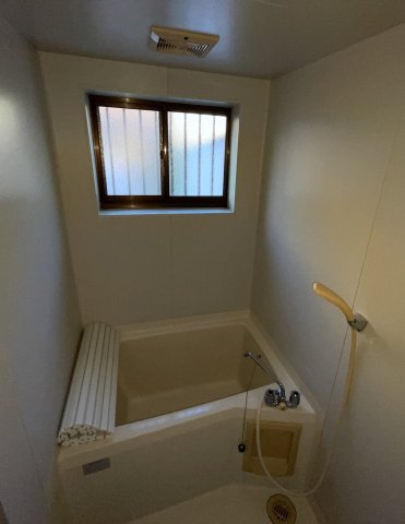 【浴室】 | 未確認飛行物体 | ☆窓付きお風呂で換気も楽々☆