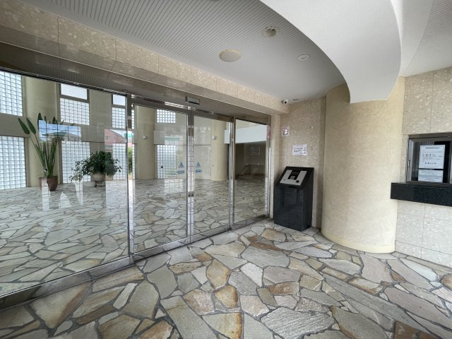 【エントランス】 | アーバンパレスシェル福間 | オートロックつき。キレイに管理されています