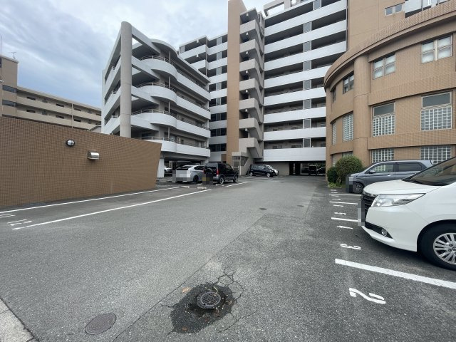 【駐車場】 | アーバンパレスシェル福間 | 敷地内駐車場1台分確保済なので車をお持ちの方でも安心です♪