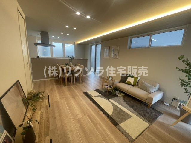 東香里園町　新築一戸建ての居間・リビング|■物件内覧・資金計画相談・住宅ローン相談、リフォーム相談、お問合せ受付中■
※当日・翌日のご内覧、ご相談はお電話でのお問合せがスムーズです！