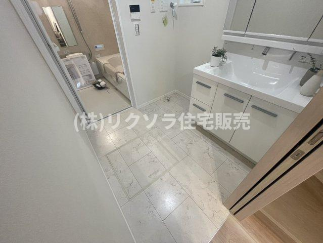 東香里園町　新築一戸建ての脱衣所|■物件内覧・資金計画相談・住宅ローン相談、リフォーム相談、お問合せ受付中■
※当日・翌日のご内覧、ご相談はお電話でのお問合せがスムーズです！