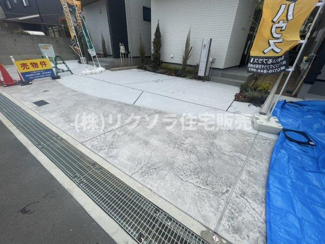 東香里園町　新築一戸建ての駐車場|■物件内覧・資金計画相談・住宅ローン相談、リフォーム相談、お問合せ受付中■
※当日・翌日のご内覧、ご相談はお電話でのお問合せがスムーズです！