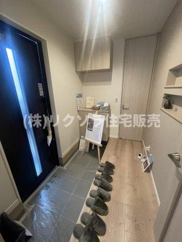 東香里園町　新築一戸建ての玄関|■物件内覧・資金計画相談・住宅ローン相談、リフォーム相談、お問合せ受付中■
※当日・翌日のご内覧、ご相談はお電話でのお問合せがスムーズです！