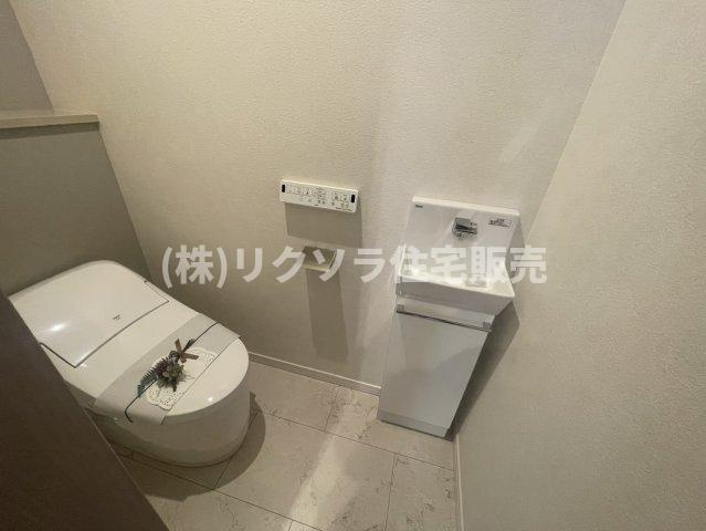 東香里園町　新築一戸建てのトイレ|■物件内覧・資金計画相談・住宅ローン相談、リフォーム相談、お問合せ受付中■
※当日・翌日のご内覧、ご相談はお電話でのお問合せがスムーズです！