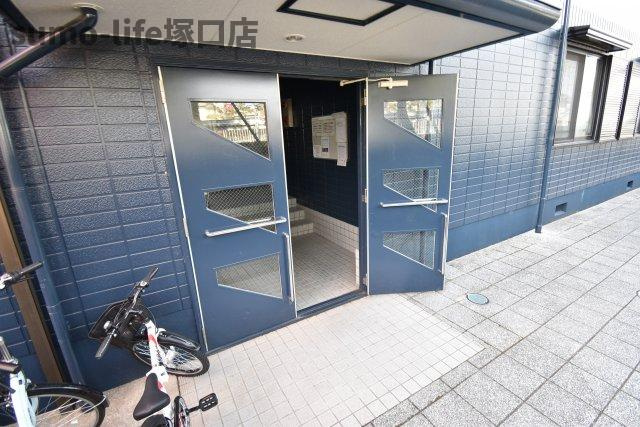 ファミール池尻のエントランス