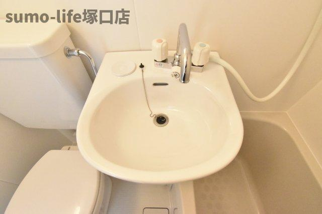 プリエール名神尼崎の洗面所