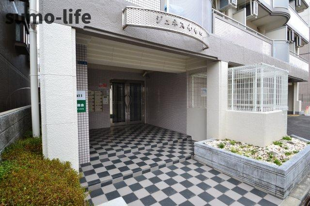 ジュネス南塚口のエントランス
