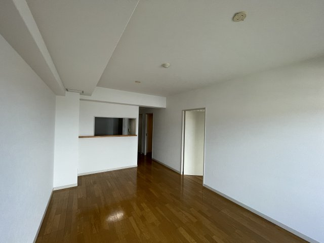 西宮市薬師町の賃貸マンションの居間・リビング