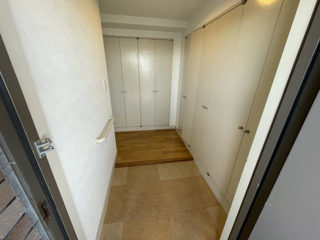 西宮市薬師町の賃貸マンションの玄関