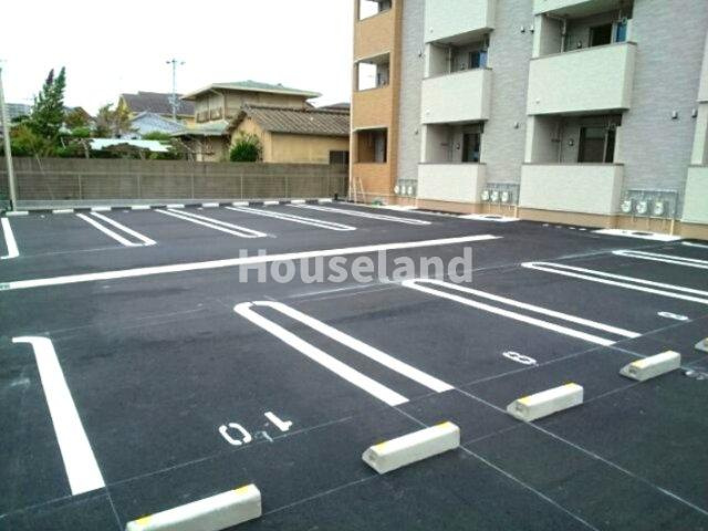 ソラーナの駐車場