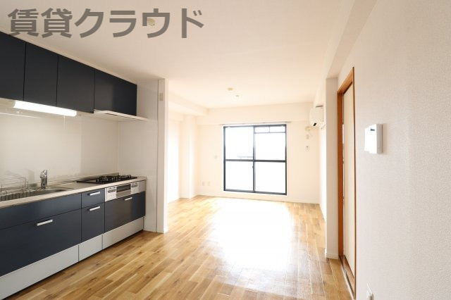 ミドルロード　壱番館の居間・リビング|お気軽にお問い合わせください♪