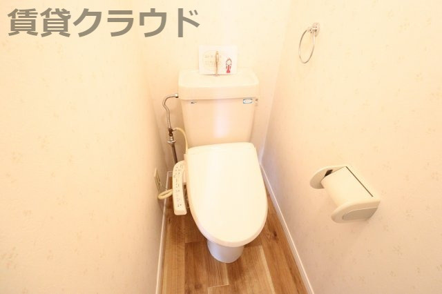 ミドルロード　壱番館のトイレ|温水洗浄便座もついて、落ち着くトイレです