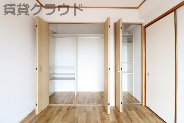 ミドルロード　壱番館の収納|収納力が魅力のクローゼットです！いろいろ工夫ができそうですね