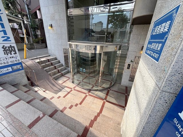 C-WINGのエントランス