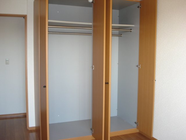 【収納】 | グランディール　チェリー | 洋室①収納