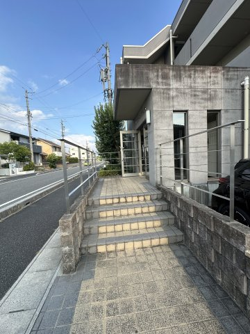ルミエール伊保原の駐車場