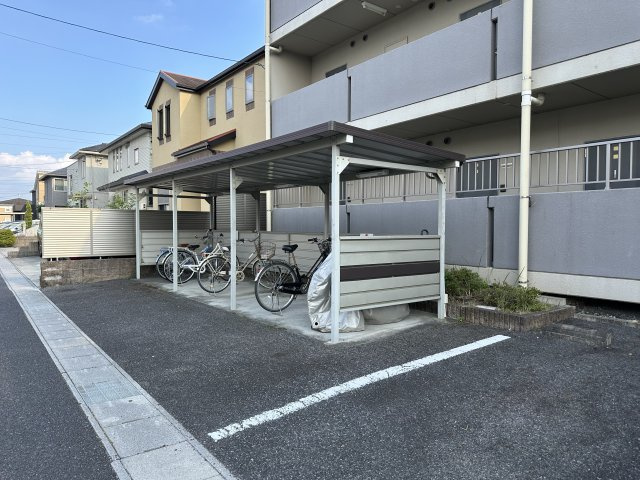ルミエール伊保原の駐車場