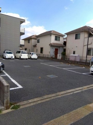 【駐車場】 | レオパレスハポネスⅢ | 画像5