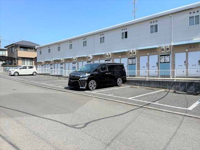 レオパレスグリーンタカタの駐車場|画像5