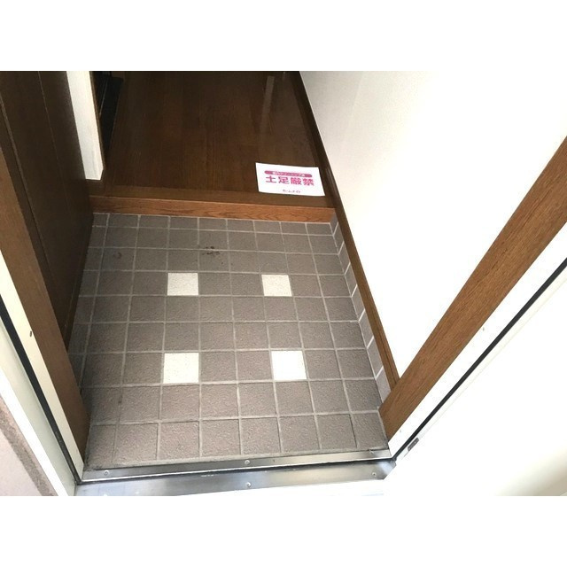 レジデンスＹの玄関