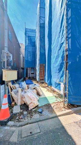 品川区東大井２丁目の新築一戸建の前面道路含む現地写真|現在建築中の為、同仕様物件のご案内をさせて頂きます。
お車でご自宅まで送迎承ります。