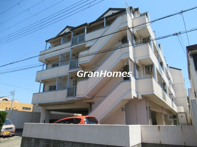 ニュープレジデント藤沢の外観