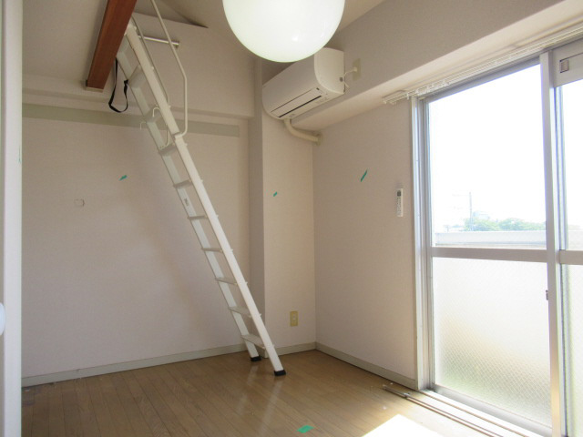 ニュープレジデント藤沢の居間・リビング