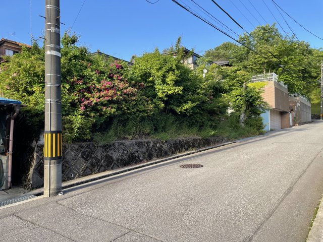金沢市鈴見台の前面道路含む現地写真