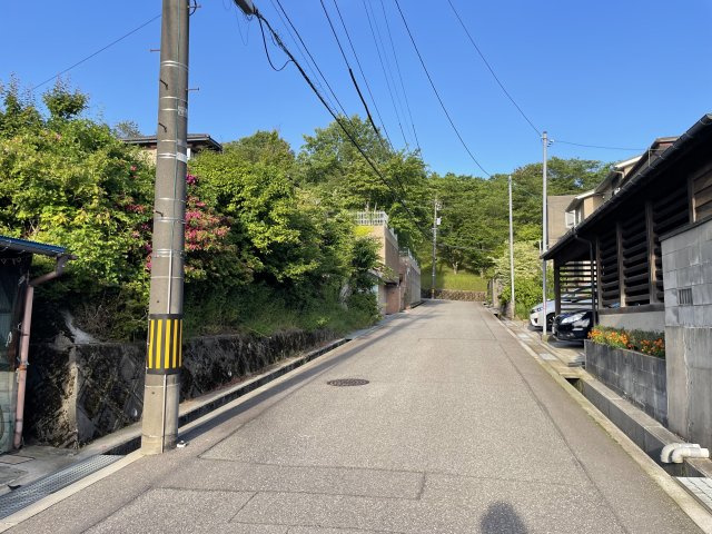 金沢市鈴見台の前面道路含む現地写真