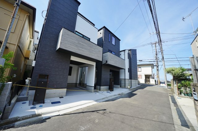 【横浜市保土ケ谷区仏向西20全3棟新築戸建て】★仲介手数料無料★（坂本小学校・保土ケ谷中学校）の前面道路含む現地写真