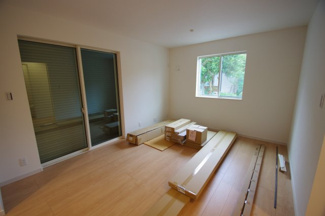 【居間・リビング】 | 【仲介手数料無料！！】多摩市連光寺３丁目　新築戸建て（全1棟）1号棟　3340万円