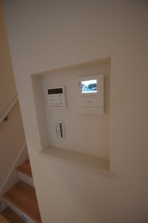 【発電・温水設備】 | 【仲介手数料無料！！】多摩市連光寺３丁目　新築戸建て（全1棟）1号棟　3340万円