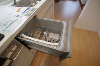 【キッチン】 | 【仲介手数料無料！！】多摩市連光寺３丁目　新築戸建て（全1棟）1号棟　3340万円 | ビルトイン食洗機