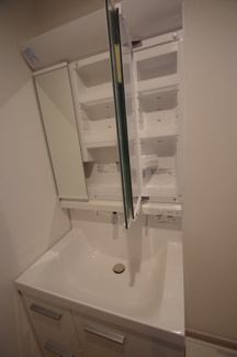 【洗面所】 | 【仲介手数料無料！！】多摩市連光寺３丁目　新築戸建て（全1棟）1号棟　3340万円