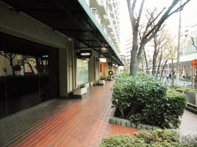 【外観】 | コープ野村扇町 | 一階には店舗が入っています