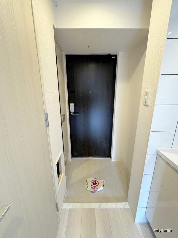 エスリード新大阪ザ・プレミアWEST　仲介手数料無料の玄関