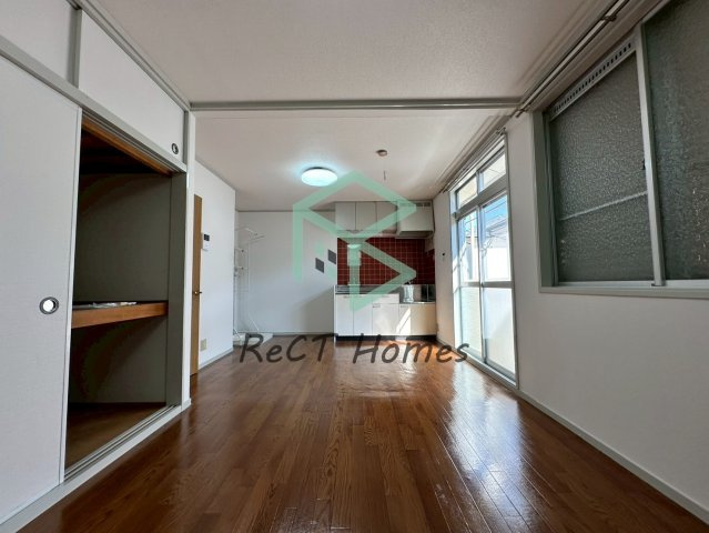 ファミリーハイツの居間・リビング