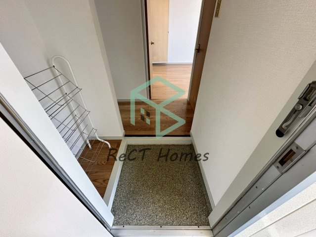 ファミリーハイツの玄関