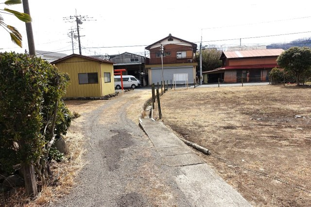 高崎市中豊岡町　売地の前面道路含む現地写真