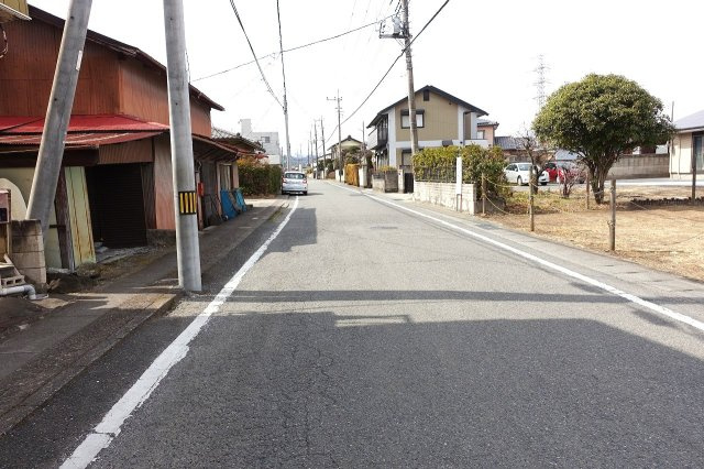 高崎市中豊岡町　売地の前面道路含む現地写真