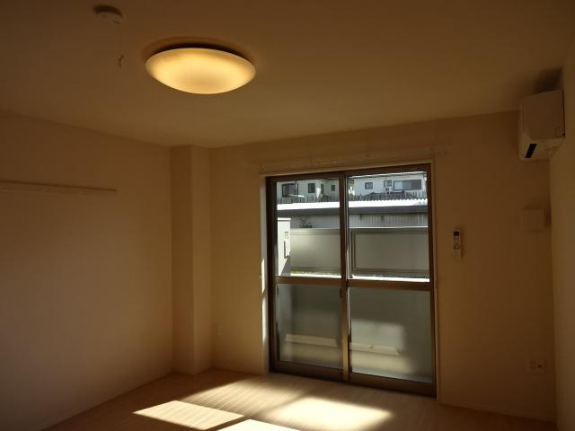 グラスルーチェの居間・リビング|洋室